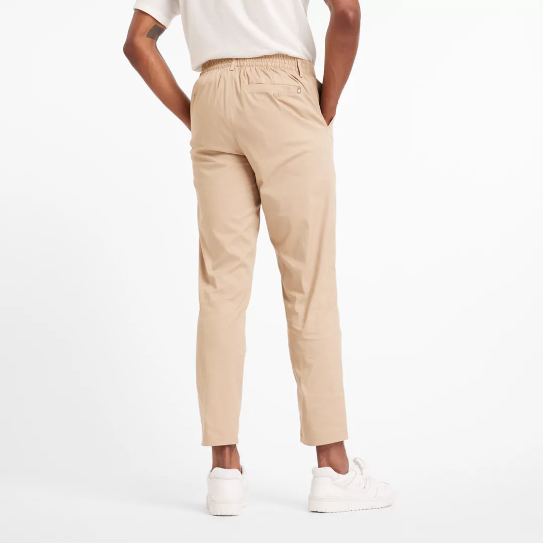 Men Athletics Standard Tapered Pant 30" / New Balance
