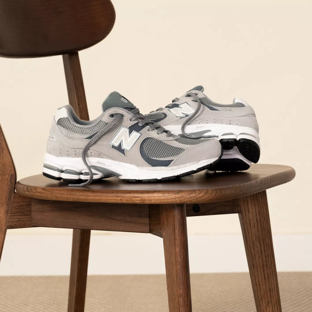 Men|Women 2002R / New Balance