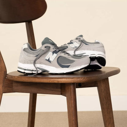 Men|Women 2002R / New Balance