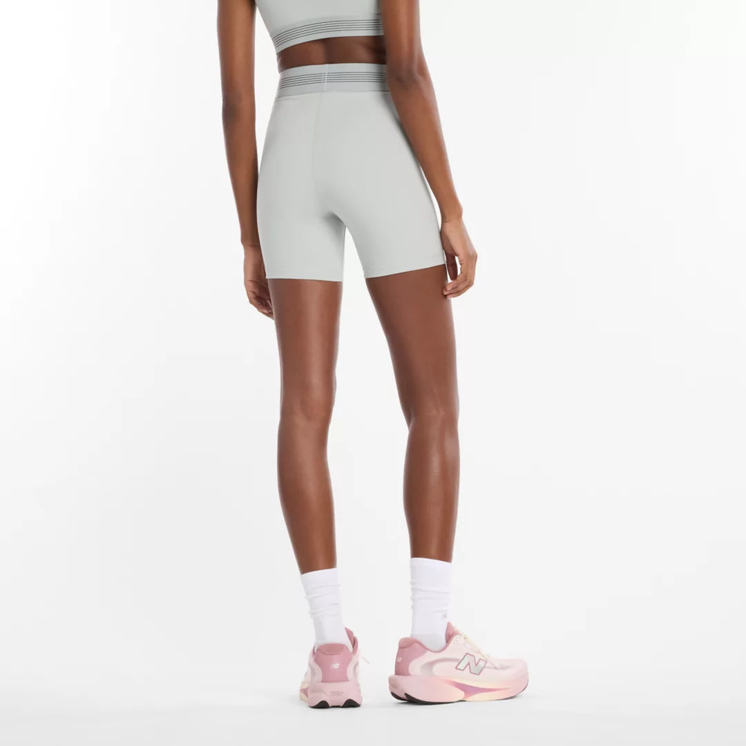 Women Gabby Thomas Signature Collection AC Fitted Short 5" / New Balance